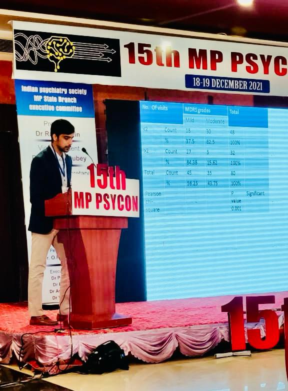 Dr Raghav Oza presenting data on MDRS grades and patient visits at the 15th MP PSYCON